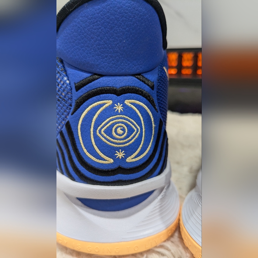 Nike Kyrie Irving 7 Sisterhood Sneakers - Picture 5 of 9